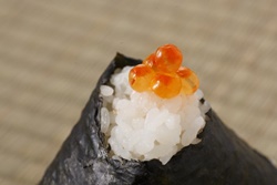 pet friendly waikiki restaurant iyasume musubi, dog friendly restaurant in waikiki, honolulu, oahu hawaii dogs allowed restaurants